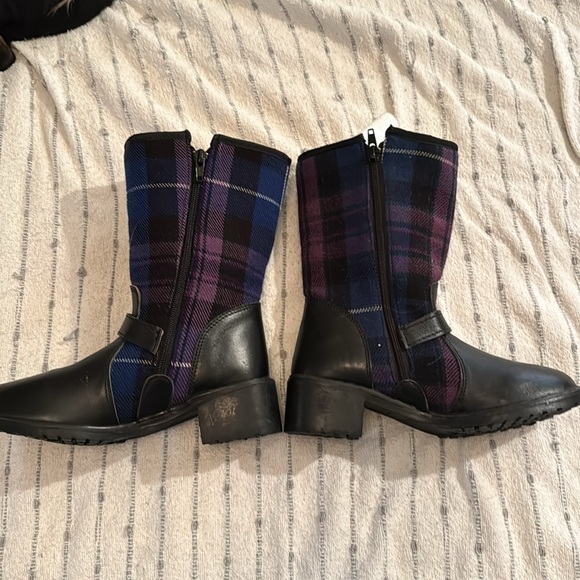 NWOT. Women’s boots faux black leather with wool details. - Picture 3 of 5